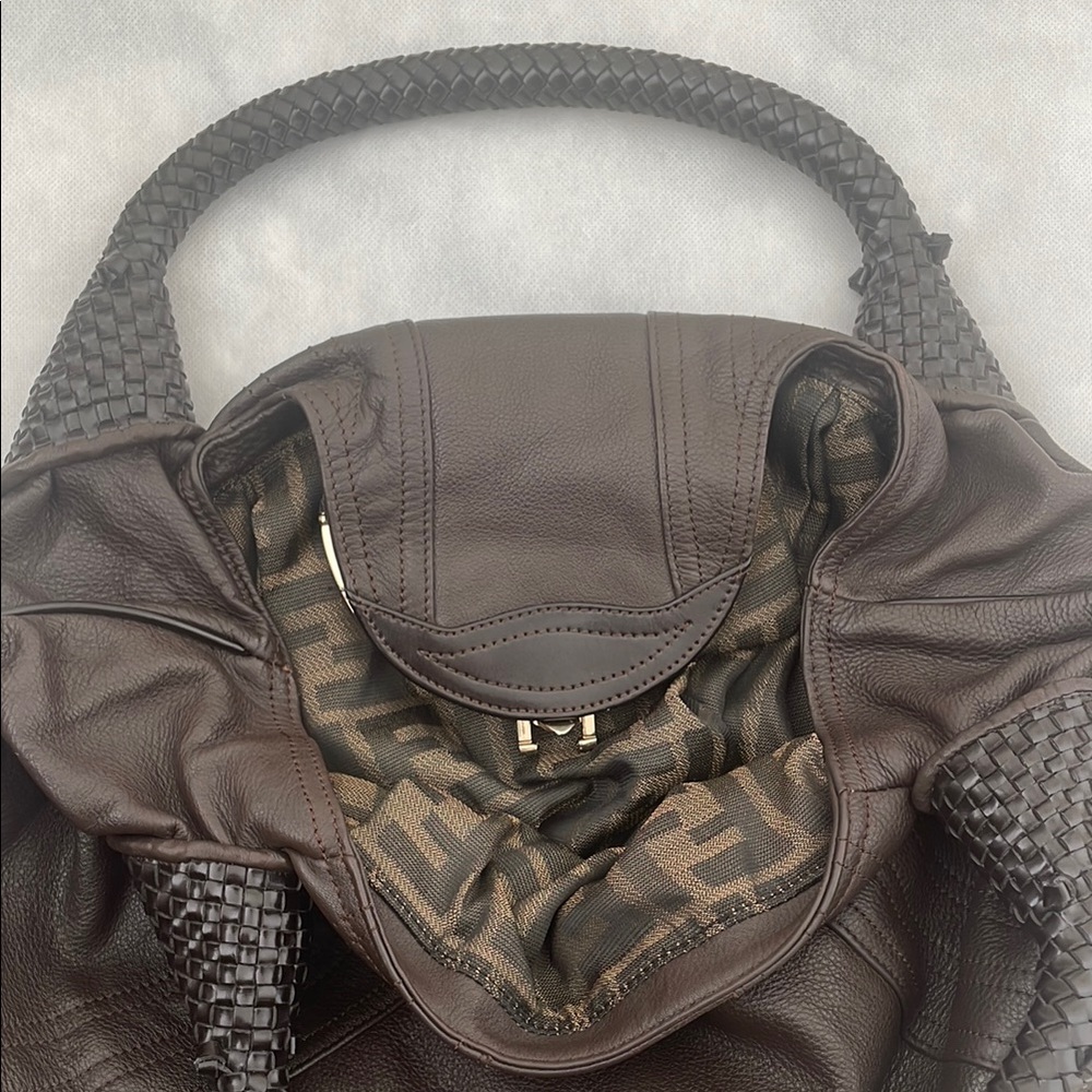 Elegant Brown Hobo Bag with Soft Crescent Design - Picture 4 of 7
